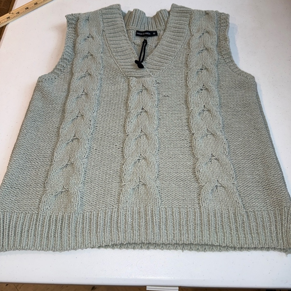 Moon & Madison Sage Green Cable Knit Sweater Vest anthropologie Womens Med